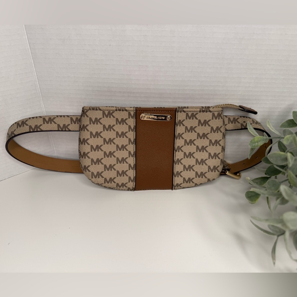 MICHAEL KORS Adjustable Waist Belt Bag Brown Tan Leather Signature Logo Size S/M